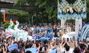 ขบวนแห่แห่งเกียรติยศ “โอปอล-สุชาตา” ตื้นตัน คนไทยรอรับแน่นถนนสุขุมวิท ตะโกนเรียกชื่อดังกึกก้อง